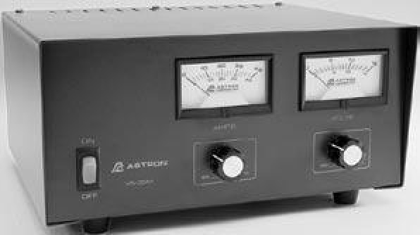 Astron  Fuente de poder 13.8Vcc, 35A, lineal, voltaje y corriente variable con medidores